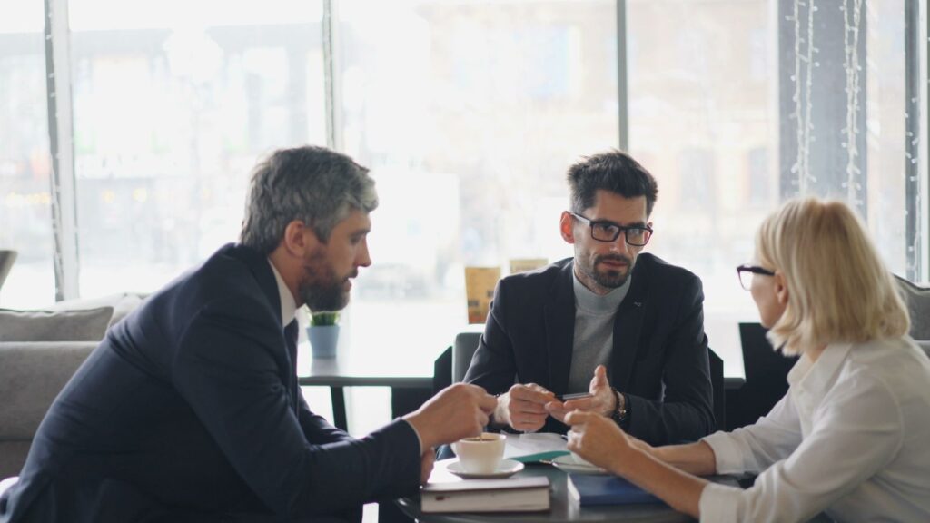 An advisory consultation session with AQQOUNT clients
